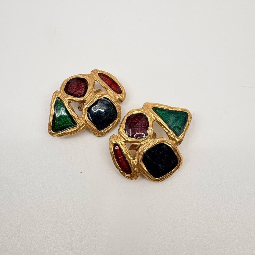 Light Weight Vintage Enamel Clip On Earrings Gold Tone